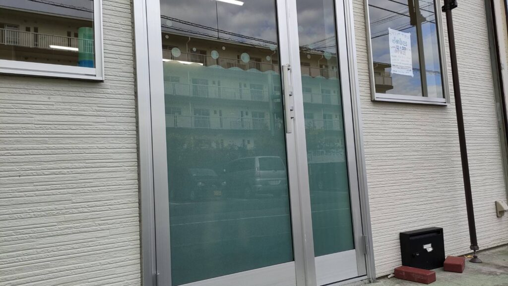 すりガラス調カッティングシート