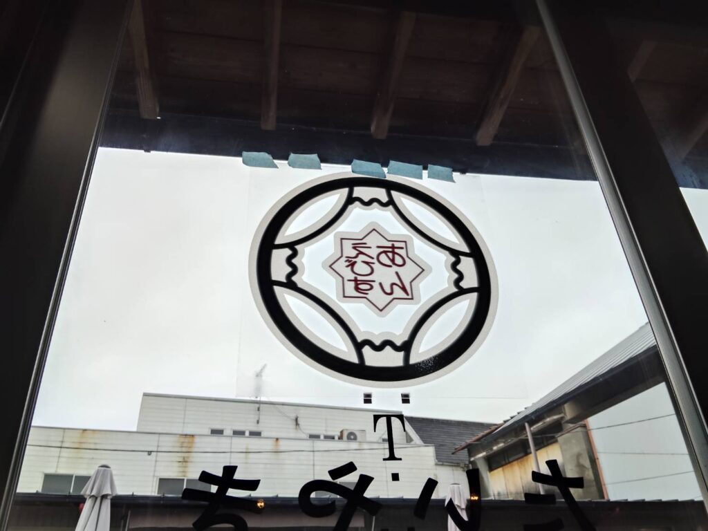 店舗ガラス内側施工